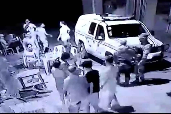 jovem é atingido por policial com tiro na perna
