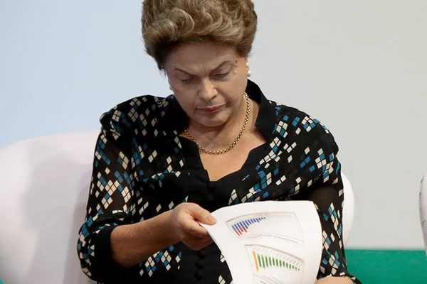 Maioria da população não quer volta de Dilma, diz pesquisa