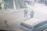 Imagens mostram o momento em que PM mata mulher que estaria em surto na zona norte de SP Imagens mostram o momento em que PM mata mulher que estaria em surto na zona norte de SP