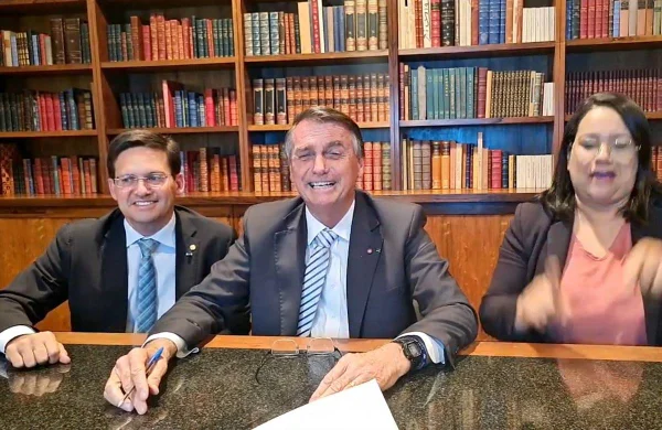 Bolsonaro dá pista de que assistirá a Lula no JN: “Bota naquele canal”