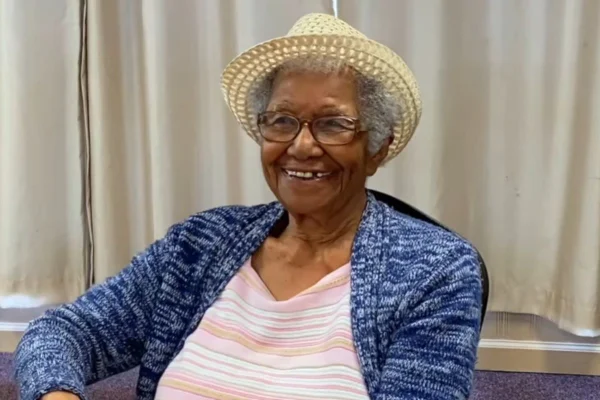 Aos 108 anos, centenária ainda dirige e treina três vezes por semana