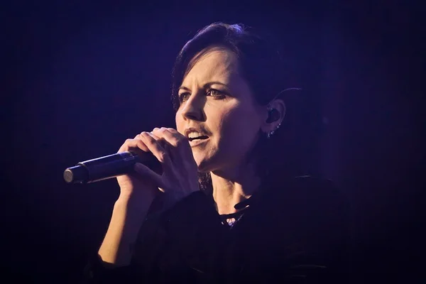Causa de morte da vocalista do The Cranberries é revelada