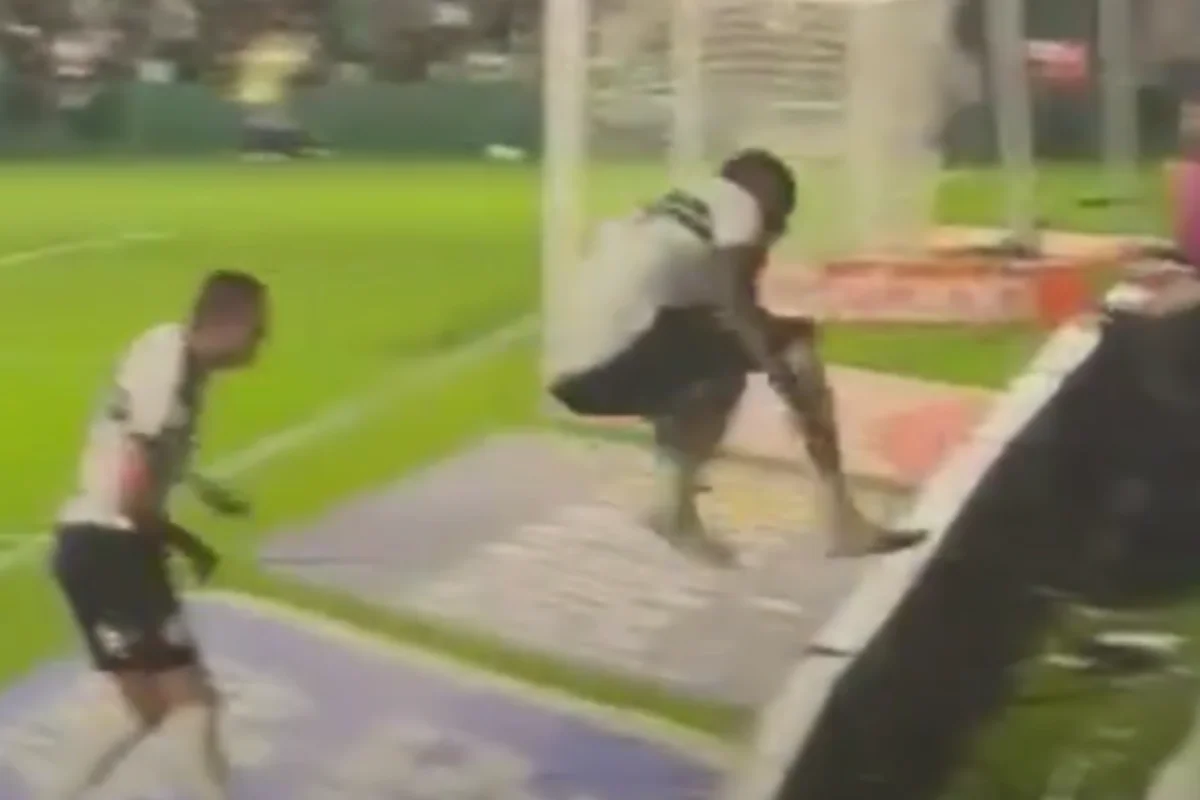 Jacy, do Coritiba, tranquiliza torcida após cair durante comemoração