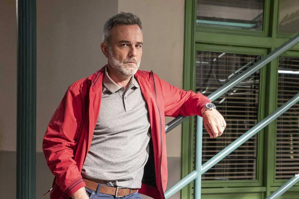 Foto colorida de um homem-Metrópoles
