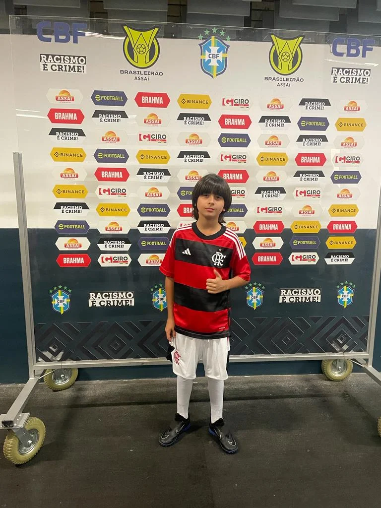 Eduardo tem 9 anos Eduardo tem 9 anos