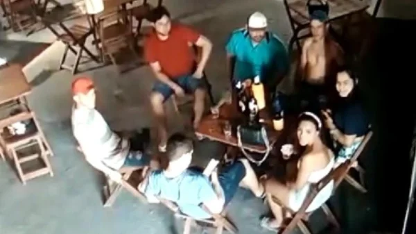Após encontrar marido em boate, mulher atira e mata jovem no Ceará