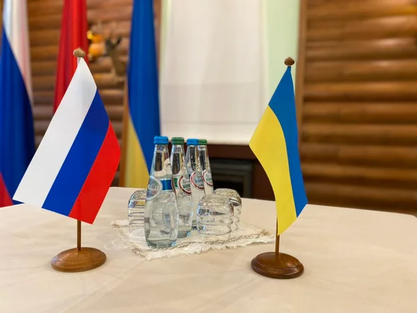 Bandeiras russia e ucrania