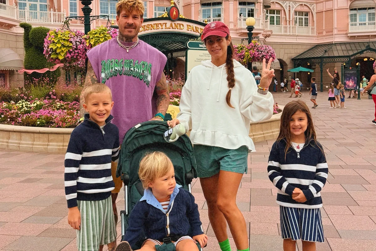 Shantal e Mateus Verdelho posam com os filhos durante viagem Shantal e Mateus Verdelho posam com os filhos durante viagem