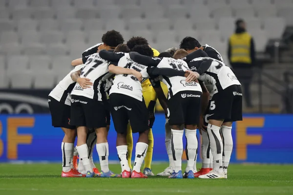 Foto colorida do time do Corinthians - Metrópoles