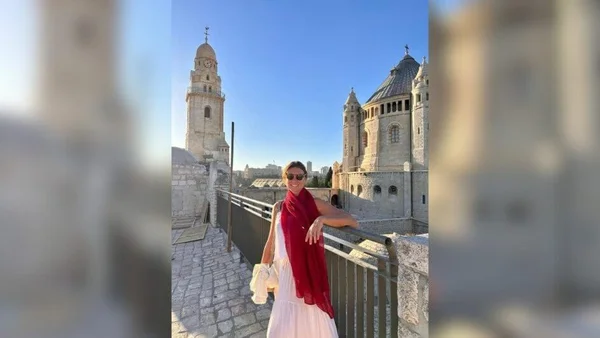 Imagem colorida de catarinense Bruna de Luca. A mulher está presa em Israel - Metrópoles