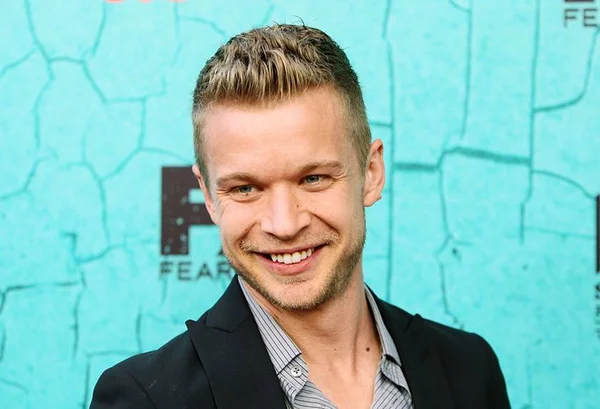 Jesse Luken, de Glee, é detido por dirigir bêbado e bater carro