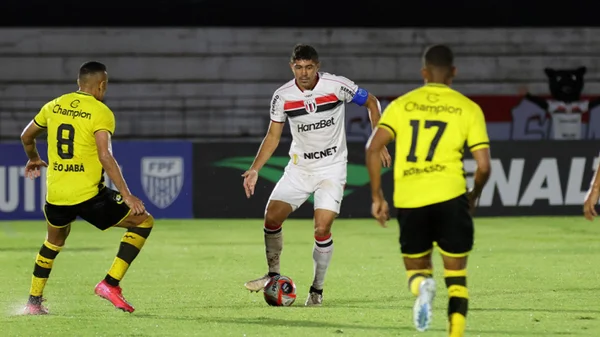 Vídeo: Botafogo-SP demite jogador que deu tapa em atleta do Coritiba