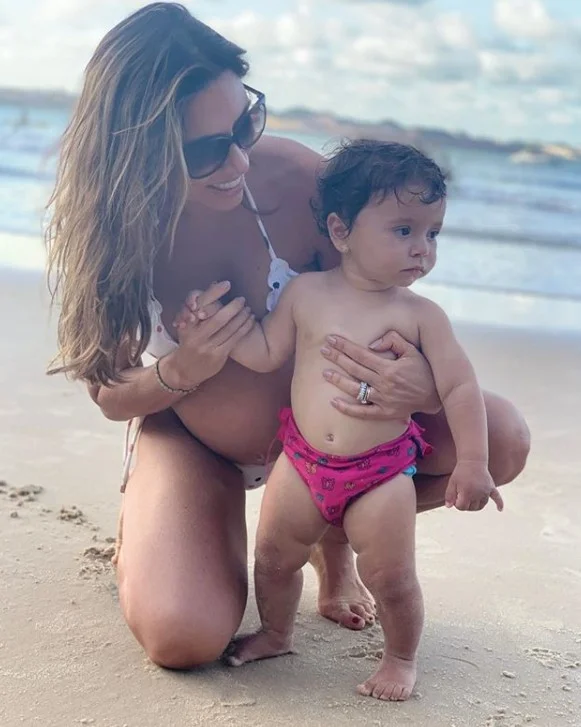 Patrícia Abravanel revolta fãs ao posar com tigre: “Toma vergonha” - imagem 3 Patrícia Abravanel revolta fãs ao posar com tigre: “Toma vergonha” - imagem 3
