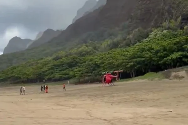 Três pessoas morrem em queda de helicóptero em praia do Havaí