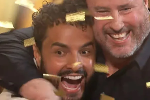 Gabriel Henrique comemora campainha dourada no America's Got Talent - Metrópoles