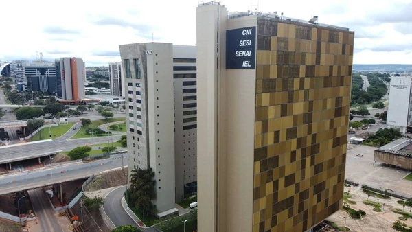 CNI: decisão do Copom de elevar Selic para 13,75% é “equivocada”