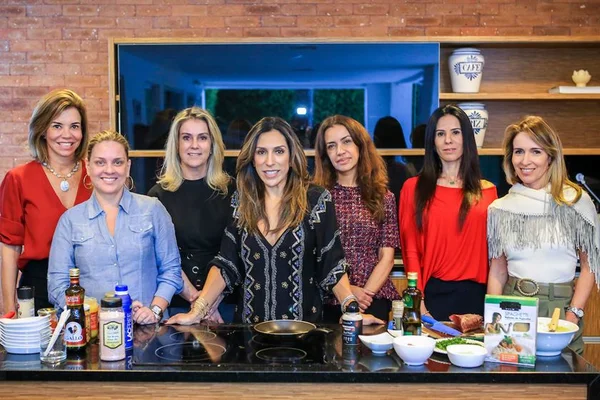 Cozinha fit: Ana Luiza Favato dá aulas de receitas low carb