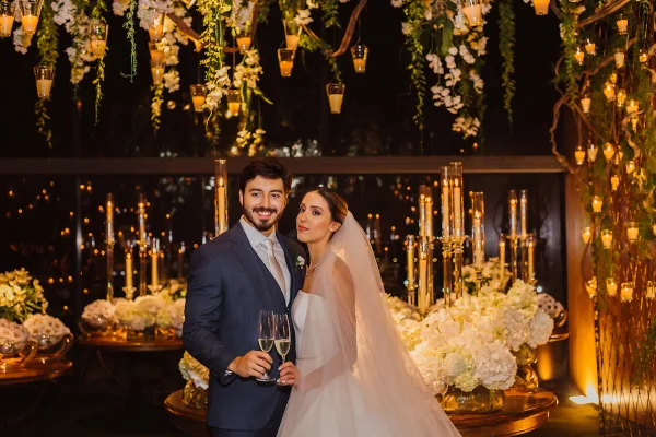 Giovana Suaiden e Edgard Coelho selam o amor em cerimônia majestosa