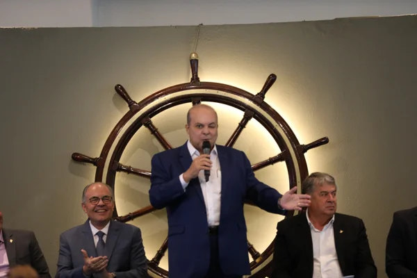 Ibaneis entrega concessão uso ao Iate Clube. “Segurança jurídica”