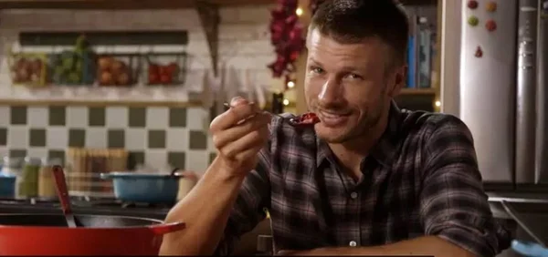Rodrigo Hilbert mata filhote de ovelha em programa de TV e revolta telespectadores