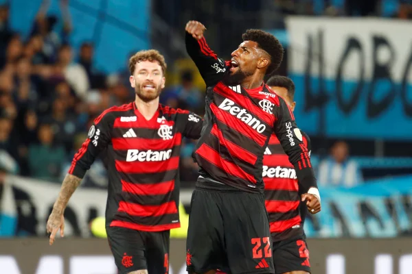 Jogadores do Flamengo comemorando classificação para a final da Libertadores