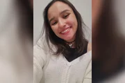 A jovem cursava gestão da tecnologia da informação A jovem cursava gestão da tecnologia da informação
