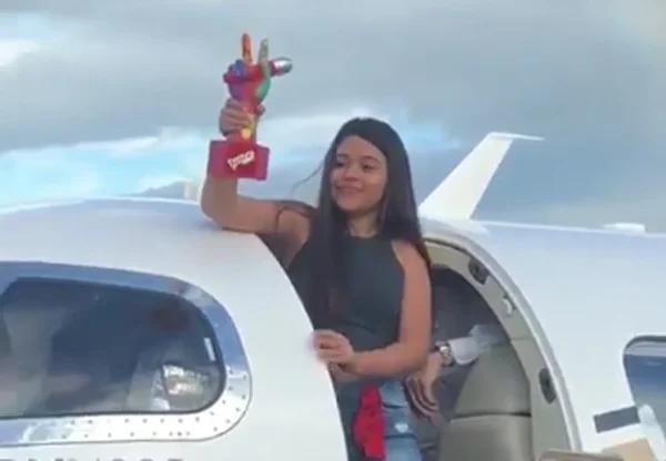 Poderosa! Vencedora do The Voice Kids volta de jatinho para a Paraíba - destaque galeria