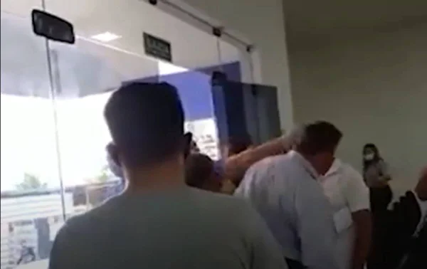 Ex-prefeito da soco em vereador e interrompe audiência pública no Pará