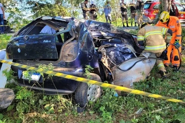 Mãe e dois filhos morrem em acidente a caminho de velório