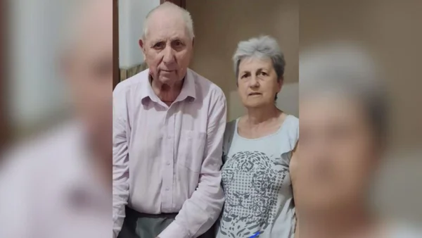 Na foto, pai e e filha. Francisco tinha 95 anos e a filha Teresinha, 67.