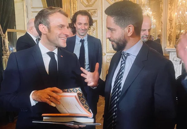 Macron recebe advogado brasileiro em jantar na residência oficial