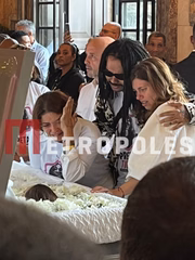 Amigos de Preta Gil estiveram no velório da cantora