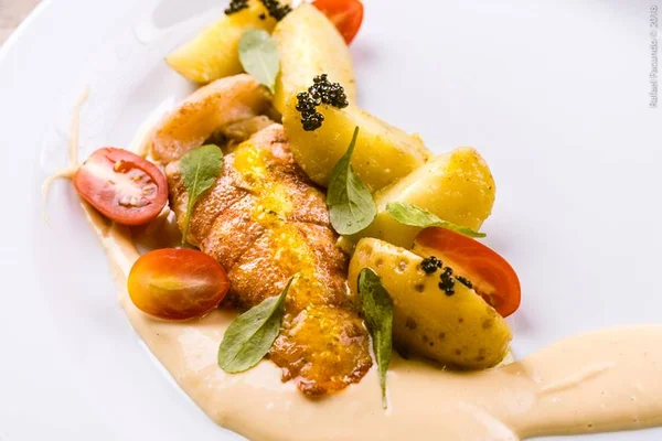 Lui Veronese lança novo menu do Sallva e investe em caviar com lagosta