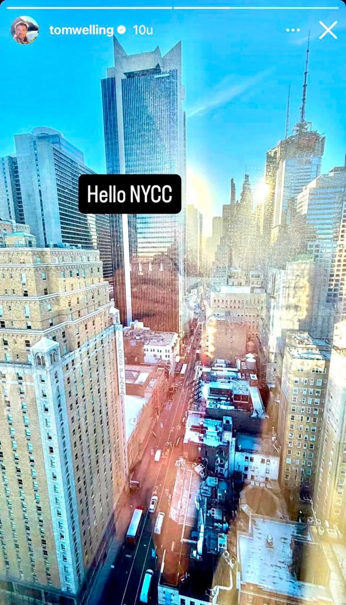 Tom Welling compartilhou uma paisagem e acabou vazando no reflexo da janela Tom Welling compartilhou uma paisagem e acabou vazando no reflexo da janela