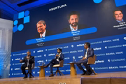 O governador Tarcísio de Freitas e o prefeito Ricardo Nunes participam de evento do Esfera, em SP