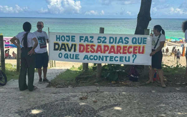 Em aniversário do menino Edson Davi, família faz novo protesto no Rio
