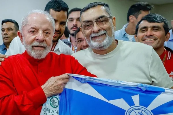 Homenagem a Lula: Acadêmicos da Niterói se manifesta após polêmica