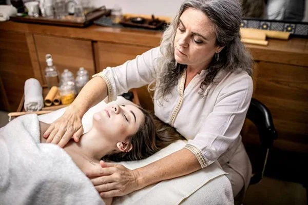 Precisando relaxar? Instituto oferece massagem a R$ 20 e cursos grátis