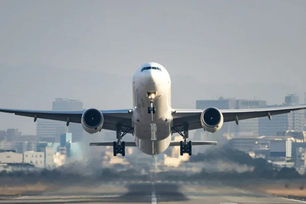 Avião decolando