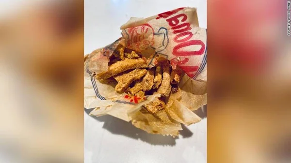Casal acha lanche do McDonald’s dos anos 1950 com batatas conservadas