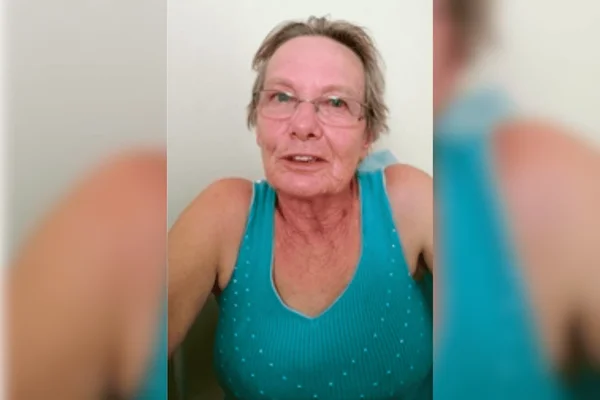 Imagem colorida de idosa que morreu após ataque de abelhas - Metrópoles