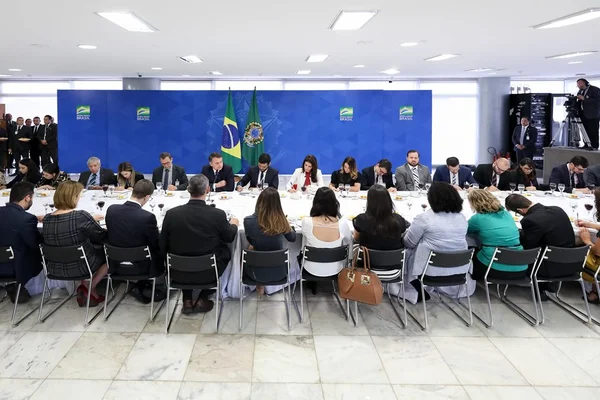 Bolsonaro rebate questionamentos de Lula sobre facada: “Canalha”