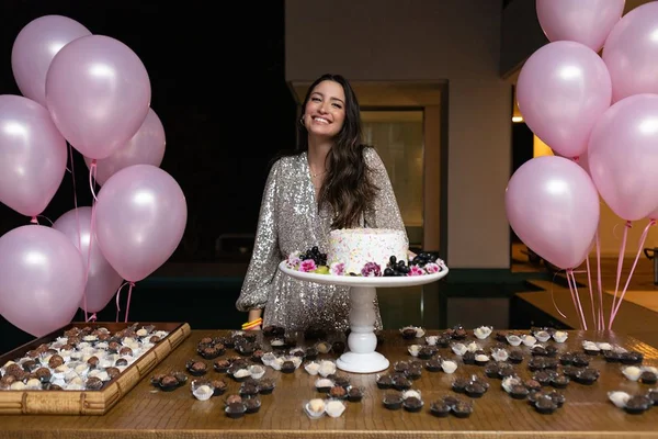 Eduarda Gravia celebra 23 anos com festa de aniversário no Lago Sul