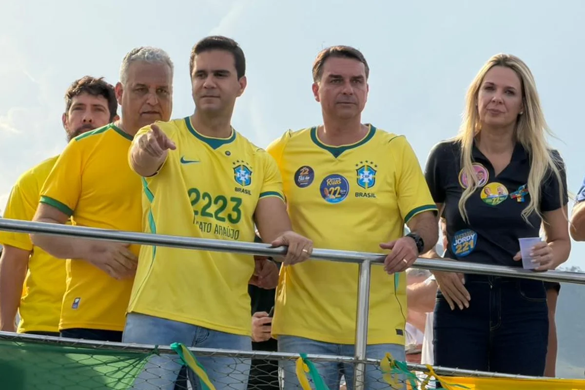 Flávio Bolsonaro e Renato Araújo em Angra dos Reis (RJ) Flávio Bolsonaro e Renato Araújo em Angra dos Reis (RJ)
