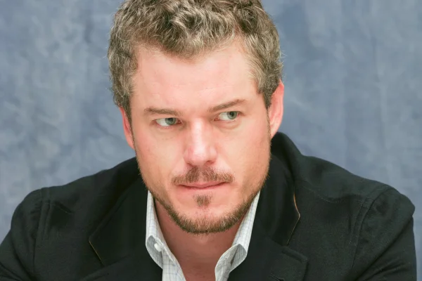 Foto colorida do ator Eric Dane - Metrópoles.