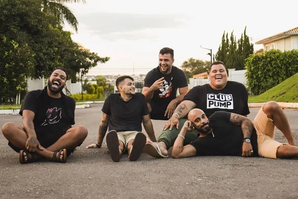 Grupo de pagode brasiliense Menos é Mais