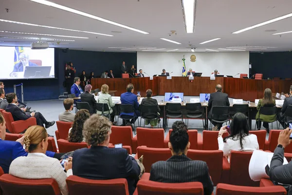 imagem colorida da 1ª turma do STF em audiência pública sobre bets
