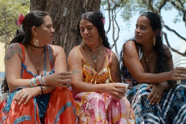 Foto colorida do documentário Terra de Ciganos - Metrópoles