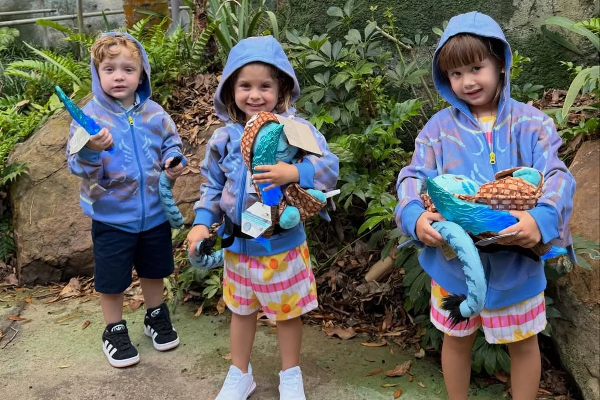 Virginia abre álbum de fotos com os filhos na Disney Virginia abre álbum de fotos com os filhos na Disney