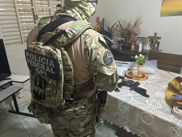 Agentes públicos são suspeitos de facilitar roubos milionários à Caixa